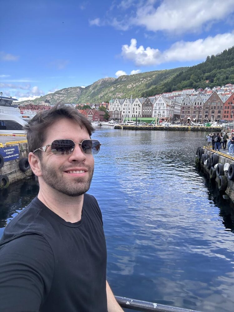 Chegando no mercado de peixes de Bergen, Noruega