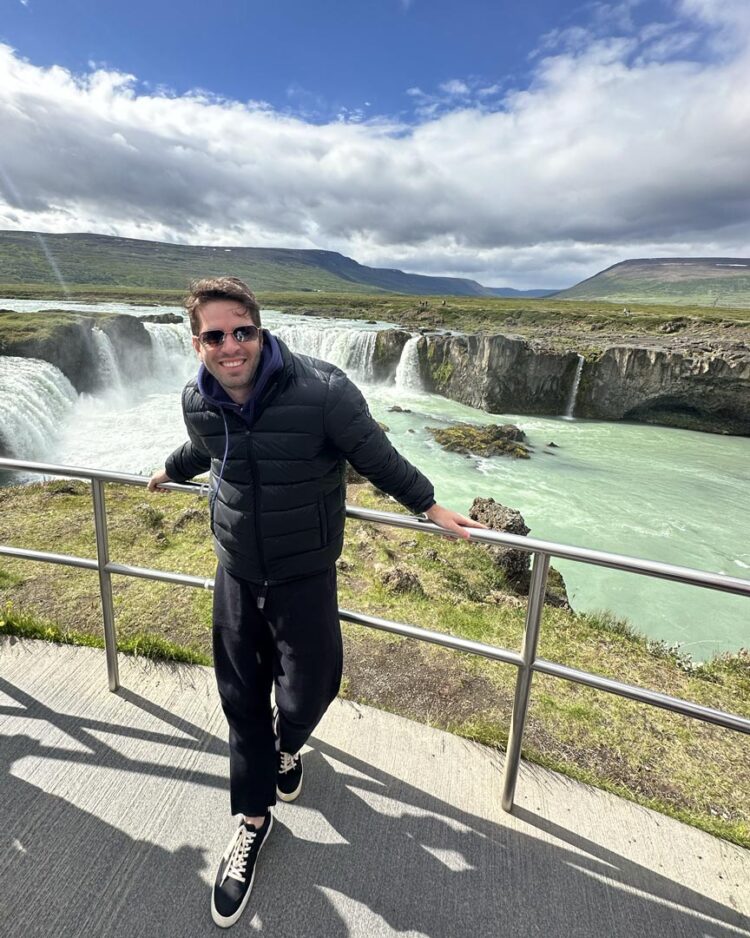 Cruzeiro para Islândia: Godafoss em Akureyri